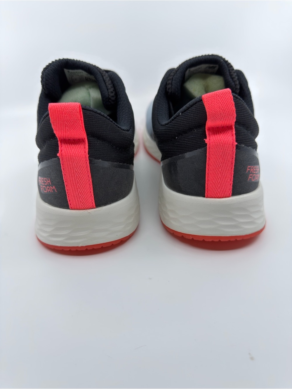 New Balance Fresh Foam Arishi v3 Color Gray & Blk s
With Red SZ 10 - Picture 3 of 9
